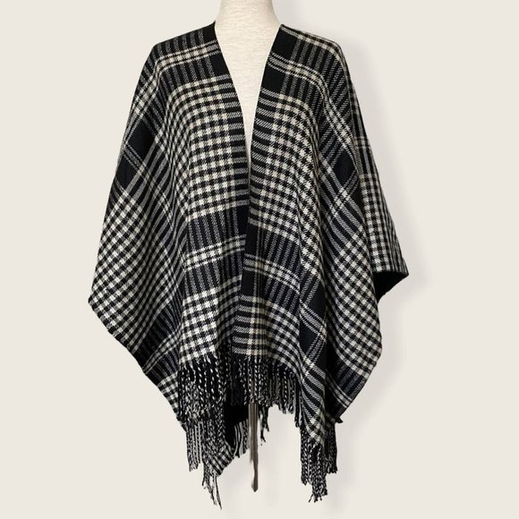 Look Other - LOOK Cape Shawl Poncho Black and Cream Checkered Tassel Hem Open Front OS